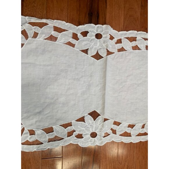 Handcrafted White Lace Table Runner Floral Cutout Pattern Home Decor 38x14 - Picture 4 of 10